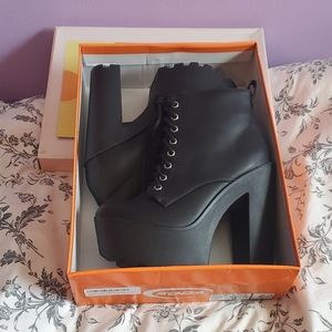 SODA Gru Platform Boots